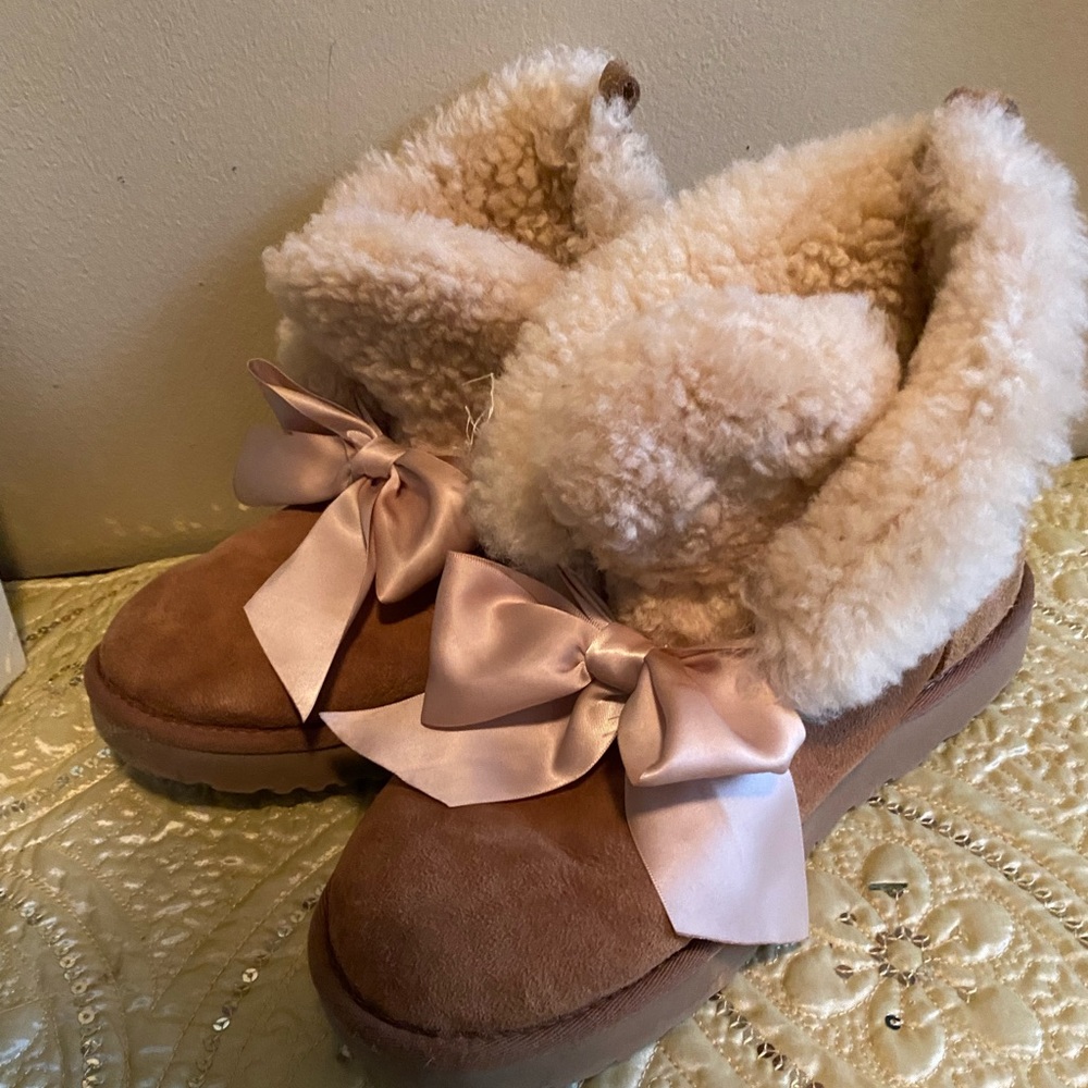 Adorable UGG boots with bow in front